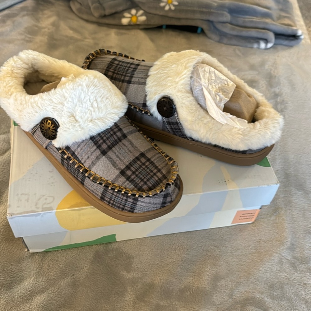 Earth Origins Slippers